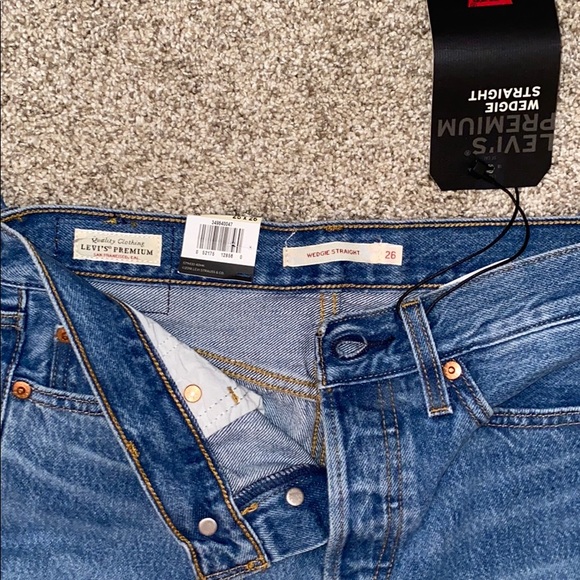 NWT LEVIS WEDGIE STRAIGHT WOMEN'S JEANS - Picture 5 of 5